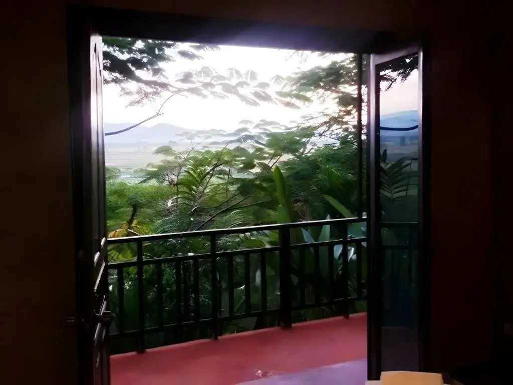 Май-Ай: Thaton Hill Resort