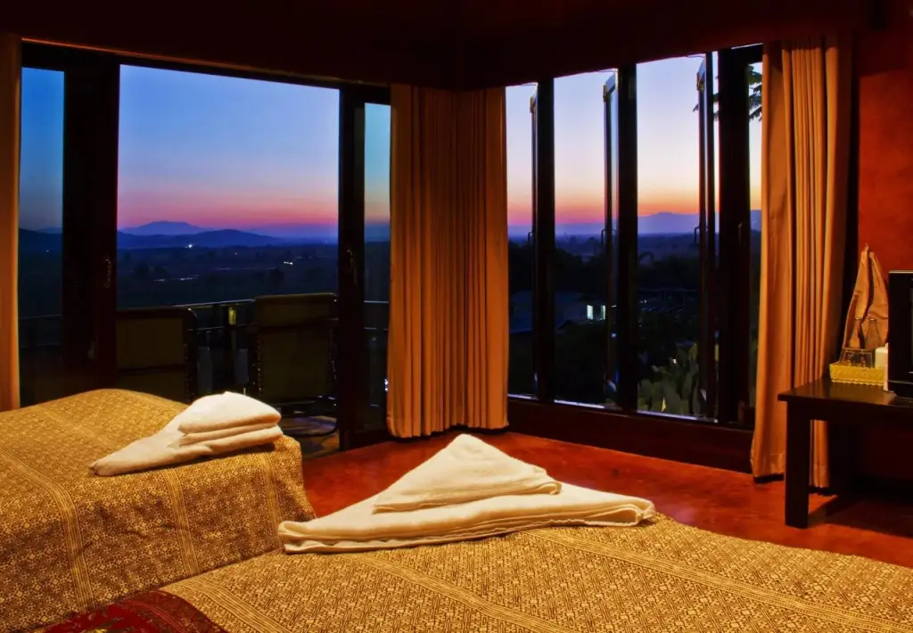 Май-Ай: Thaton Hill Resort