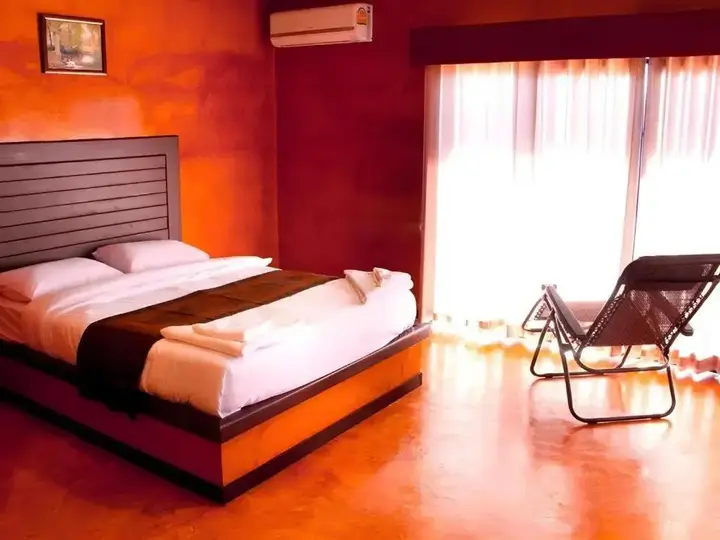 Май-Ай: Thaton Hill Resort