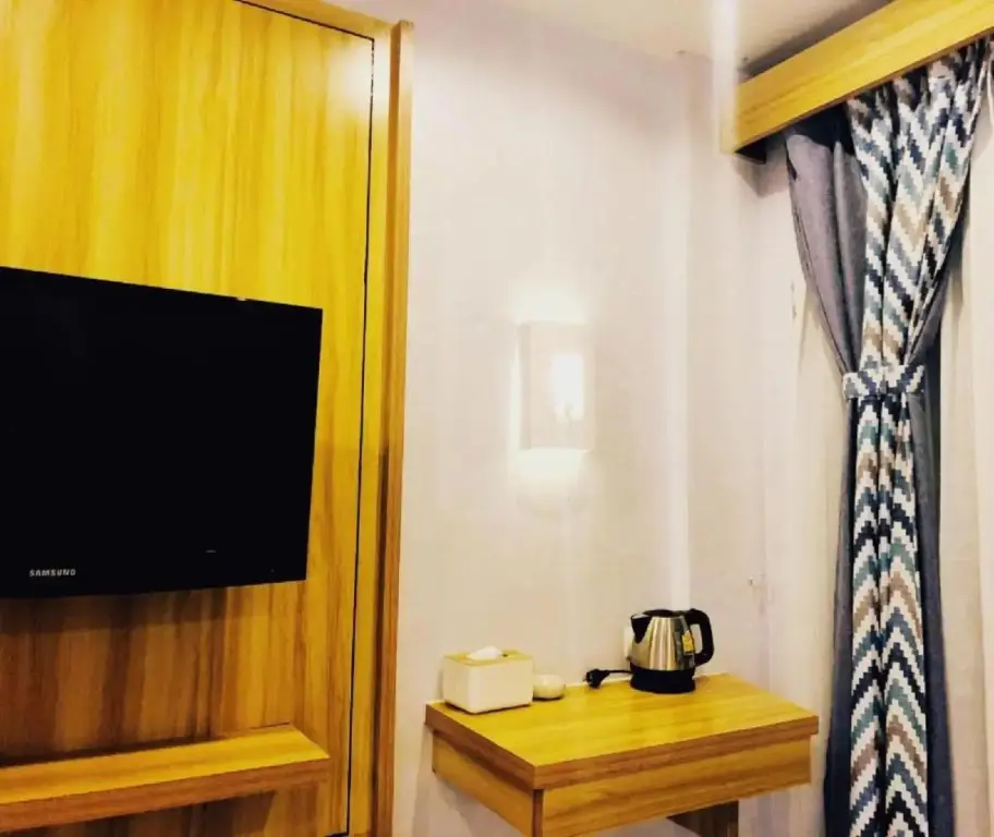 Кату: The Silk View Hotel
