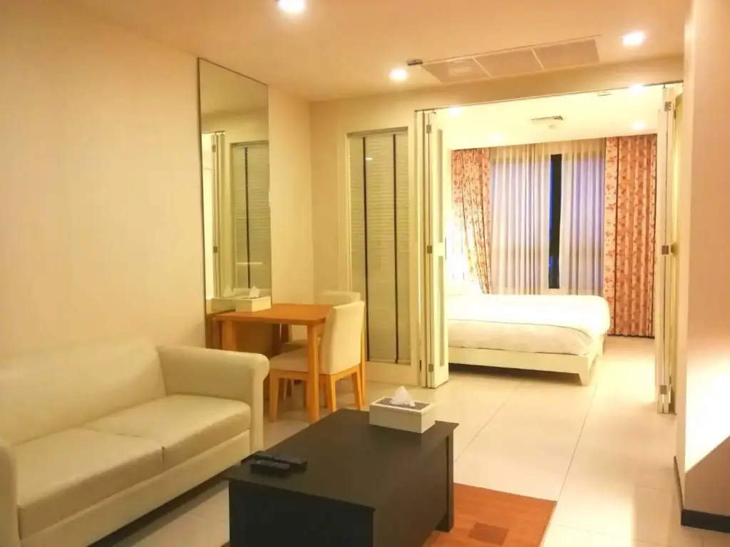 Alisha Court Hotel & Residence — фото 1