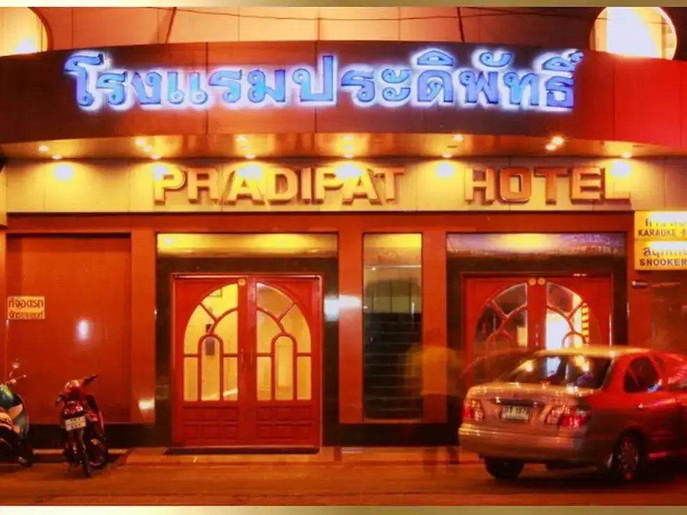 Pradipat Hotel — фото 1
