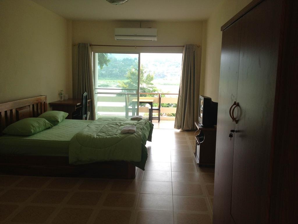 Чианг-Кхонг: Day Waterfront Hotel