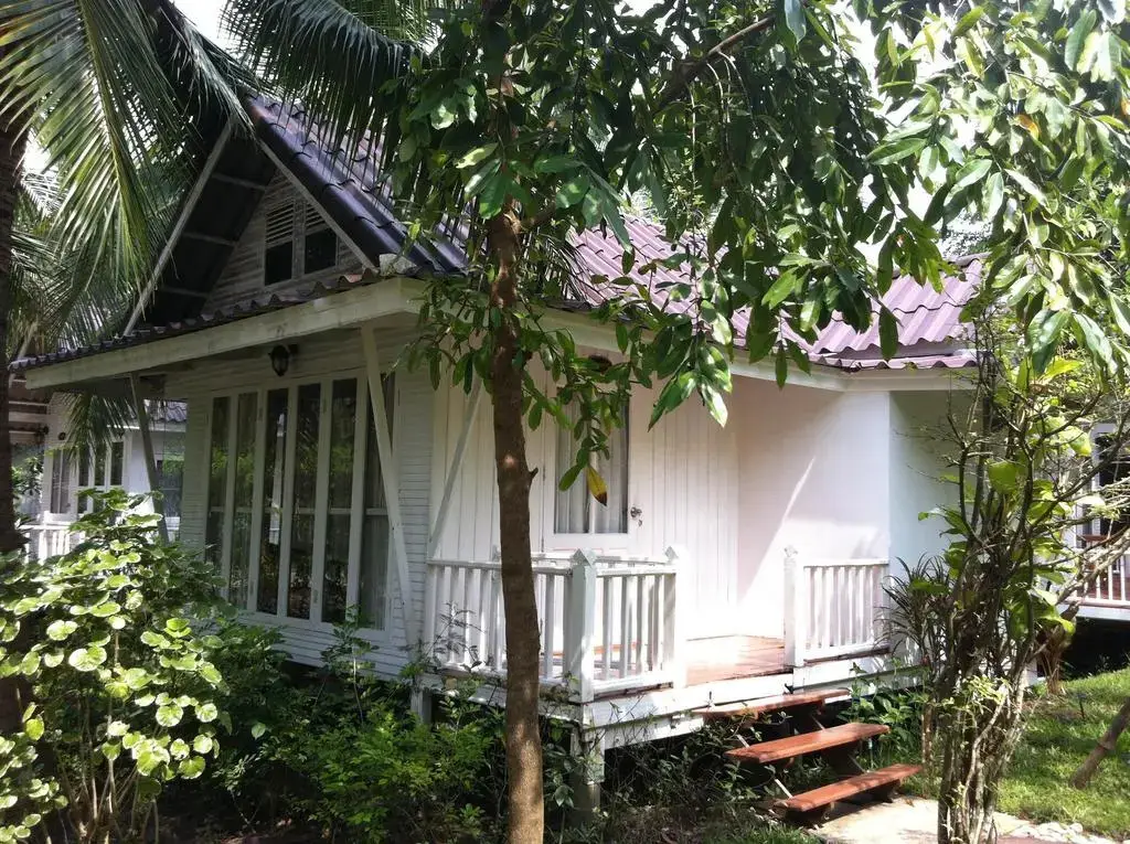Ампхава: Young Coconut Garden Home Resort