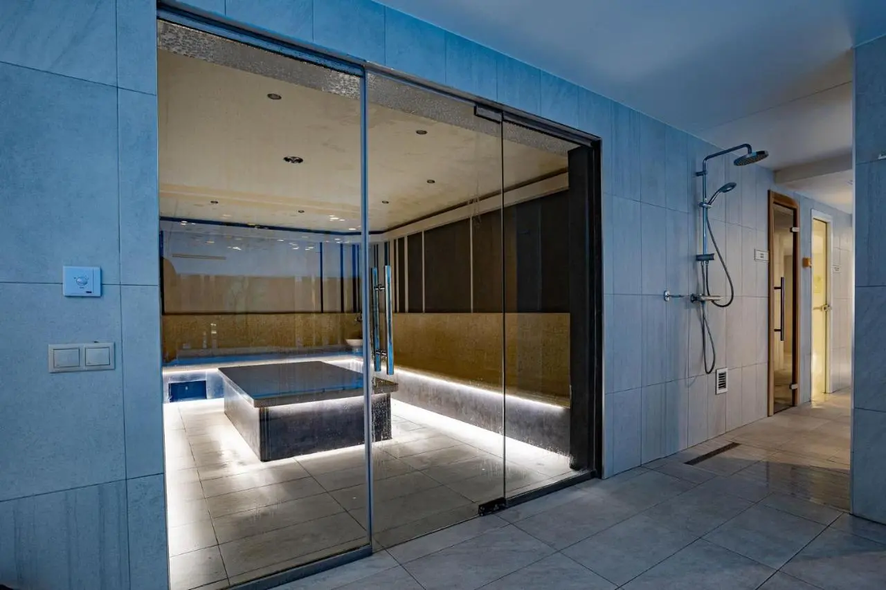 Новосибирск: Апарт-Отель Ramada hotel&suites by Wyndham Novosibirsk Zhukovka