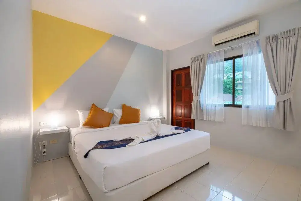 Кату: Louise Mum Guesthouse And Cafe