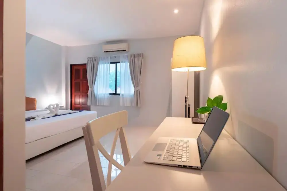Кату: Louise Mum Guesthouse And Cafe