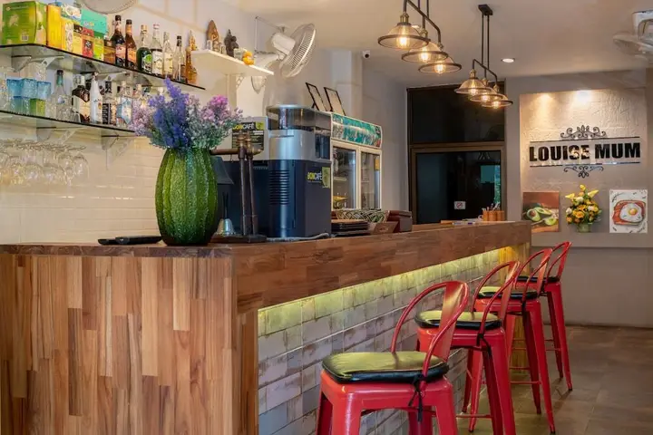 Кату: Louise Mum Guesthouse And Cafe