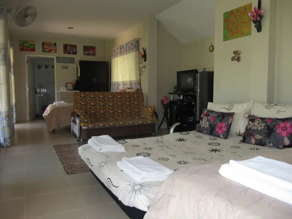 Саттахип: One D Homestay