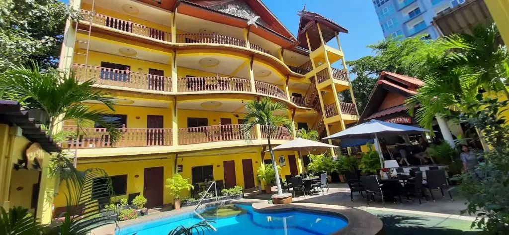 Паттайя: Phratamnak Inn