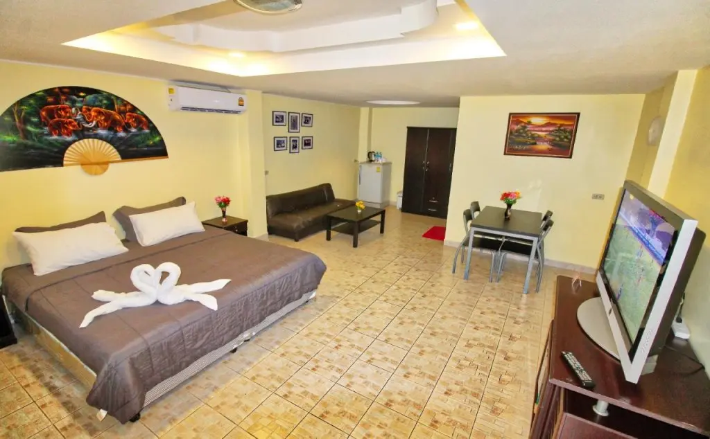 Паттайя: Phratamnak Inn