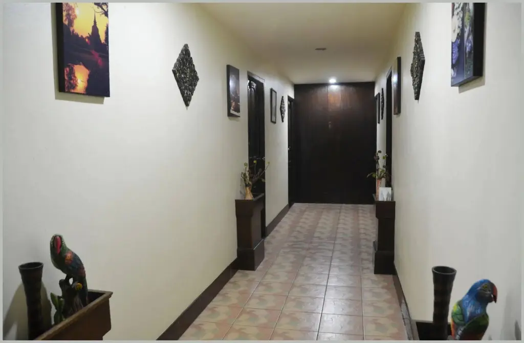 Паттайя: Gold Coast Inn