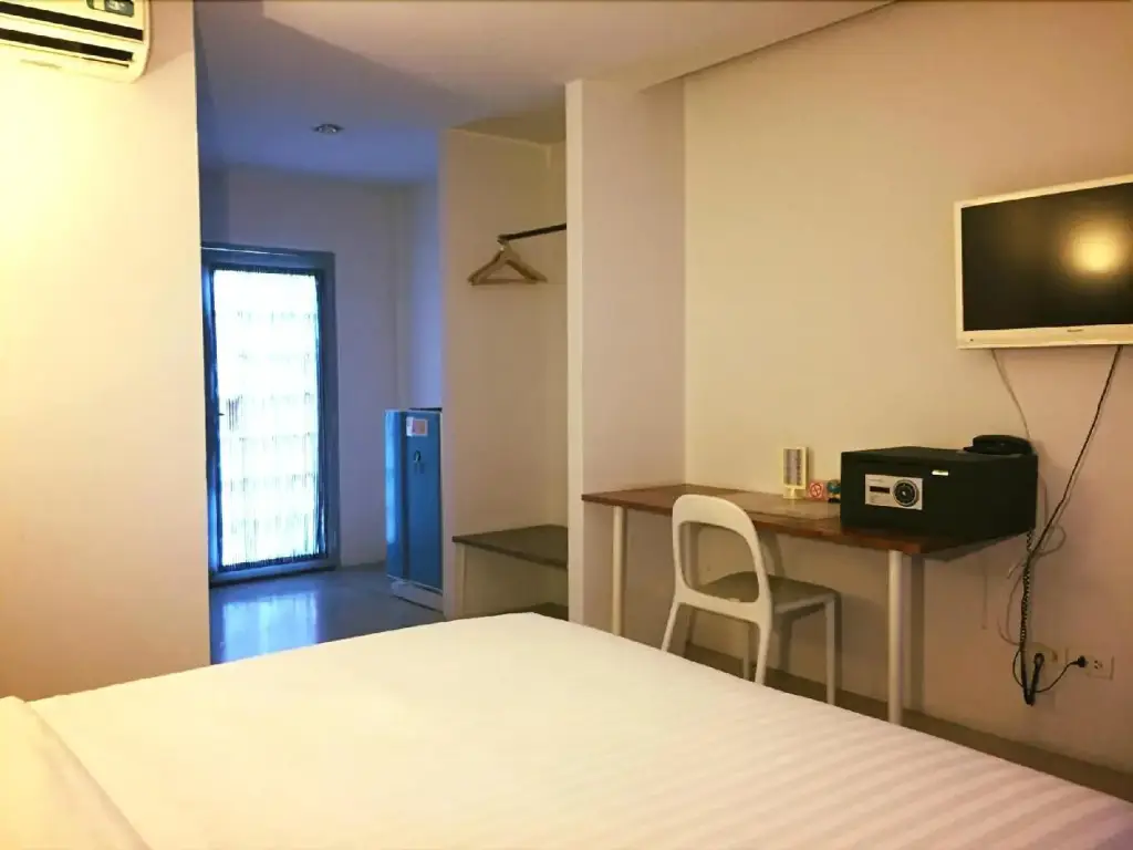 Сирача: NY TH Hotel