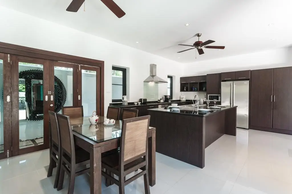 Муанг: Villa Frangipani @ Nai Harn