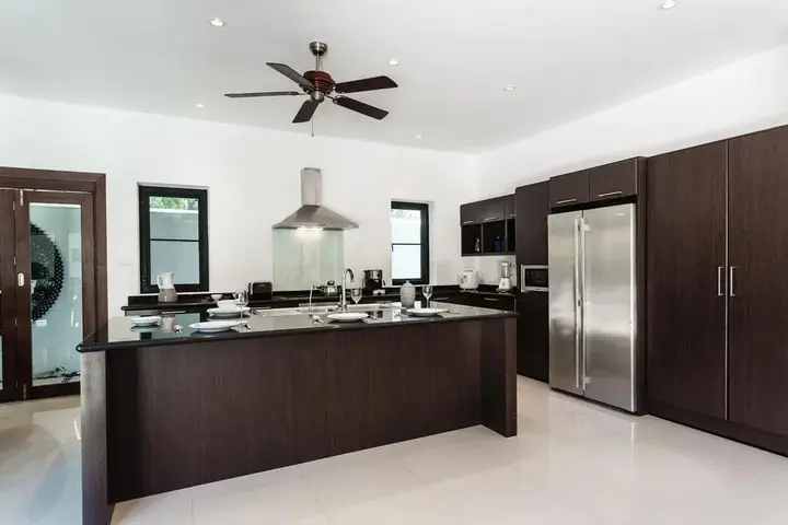 Муанг: Villa Frangipani @ Nai Harn