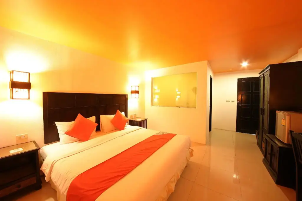 Кату: Patong Station House