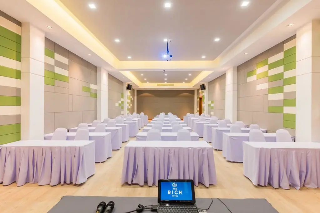 Кхлонг-Янг: The Rich Hotel Korat