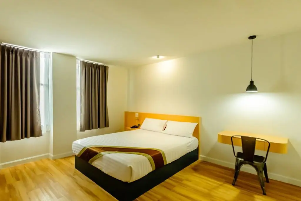 Кхлонг-Янг: The Rich Hotel Korat