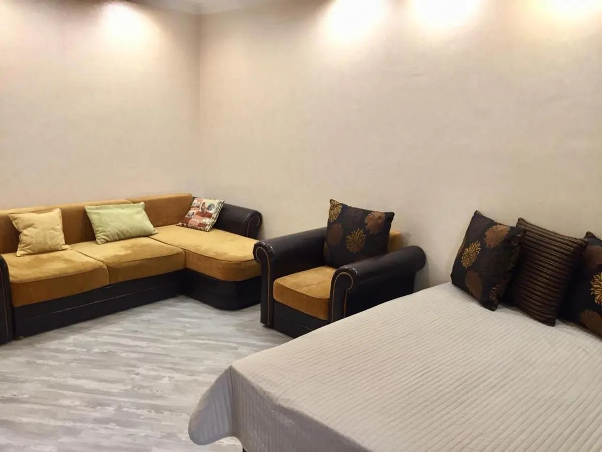 Новосибирск: Large Apartment on Startovaya 1