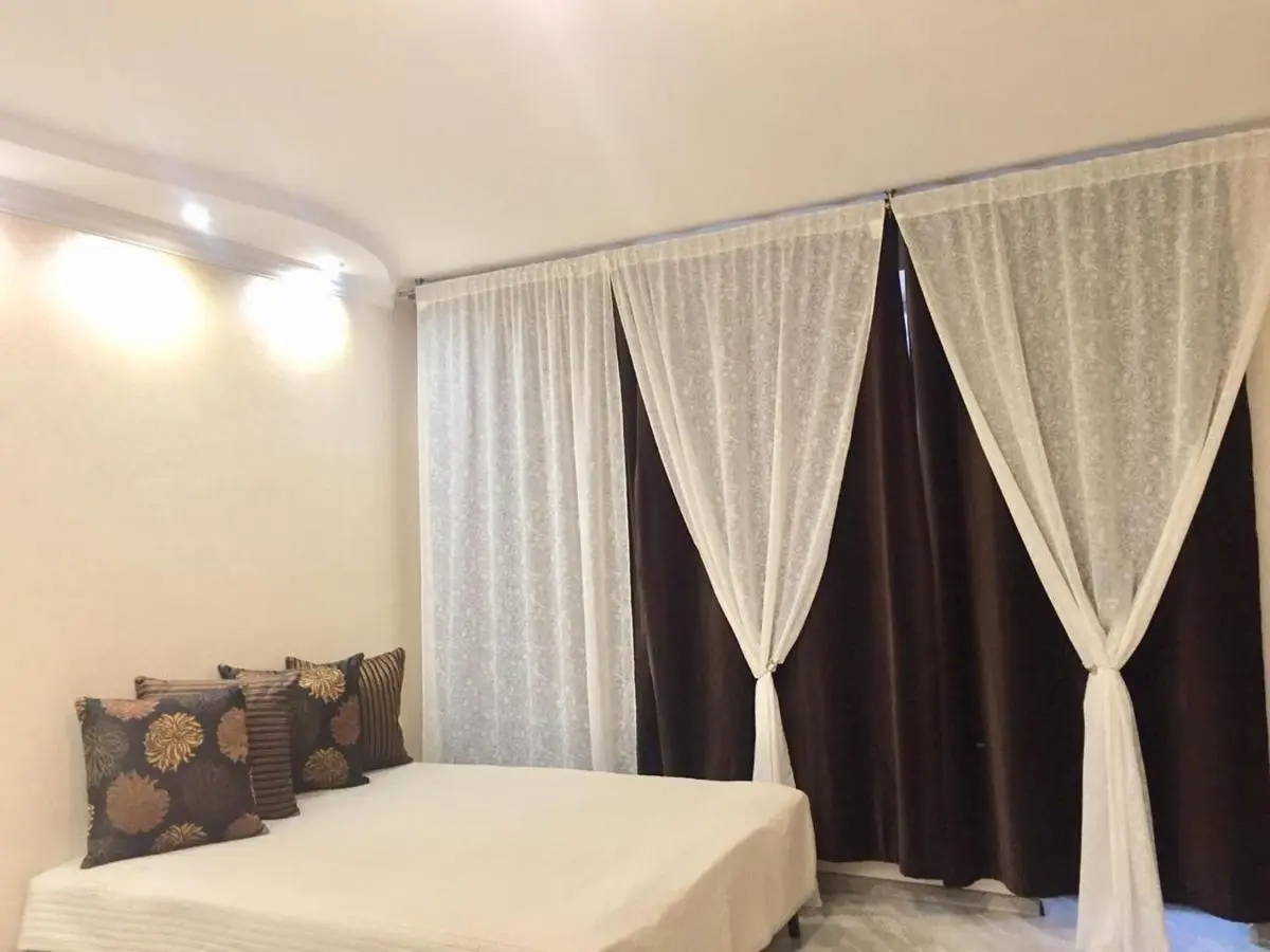 Новосибирск: Large Apartment on Startovaya 1