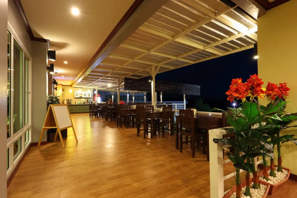 Кхэм Сон: Breeze Hill Khao Kho