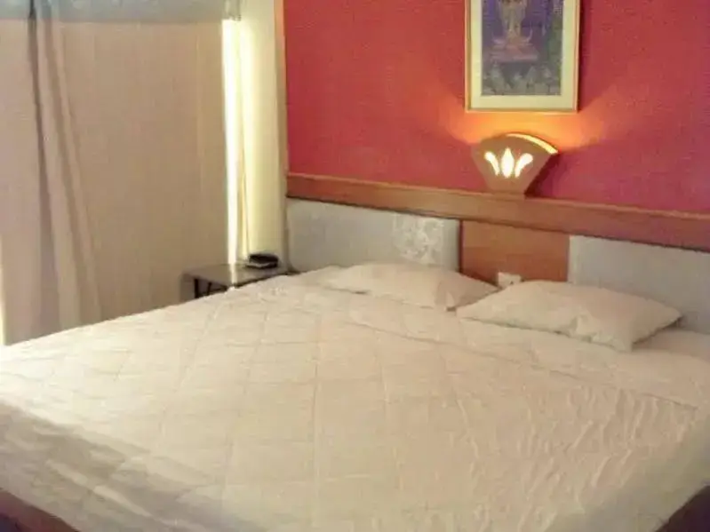 Кхонкэн: Penthouse Service Apartment
