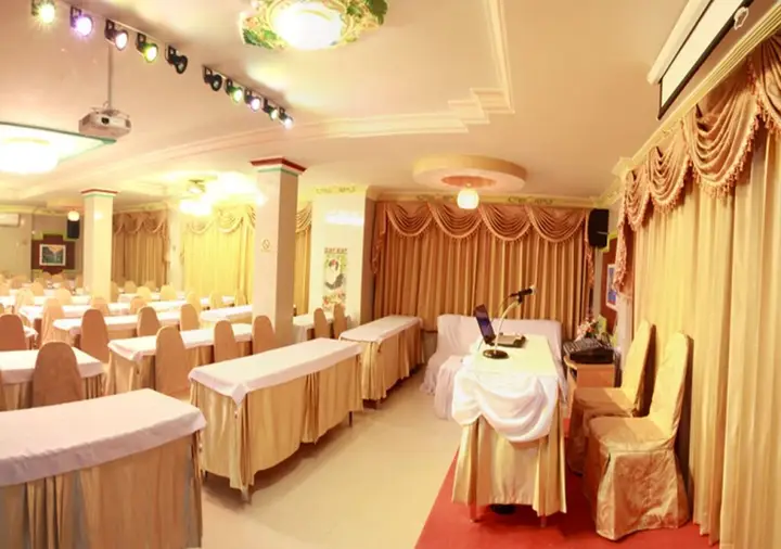 Нонгкхай: Hirun Grand Hotel