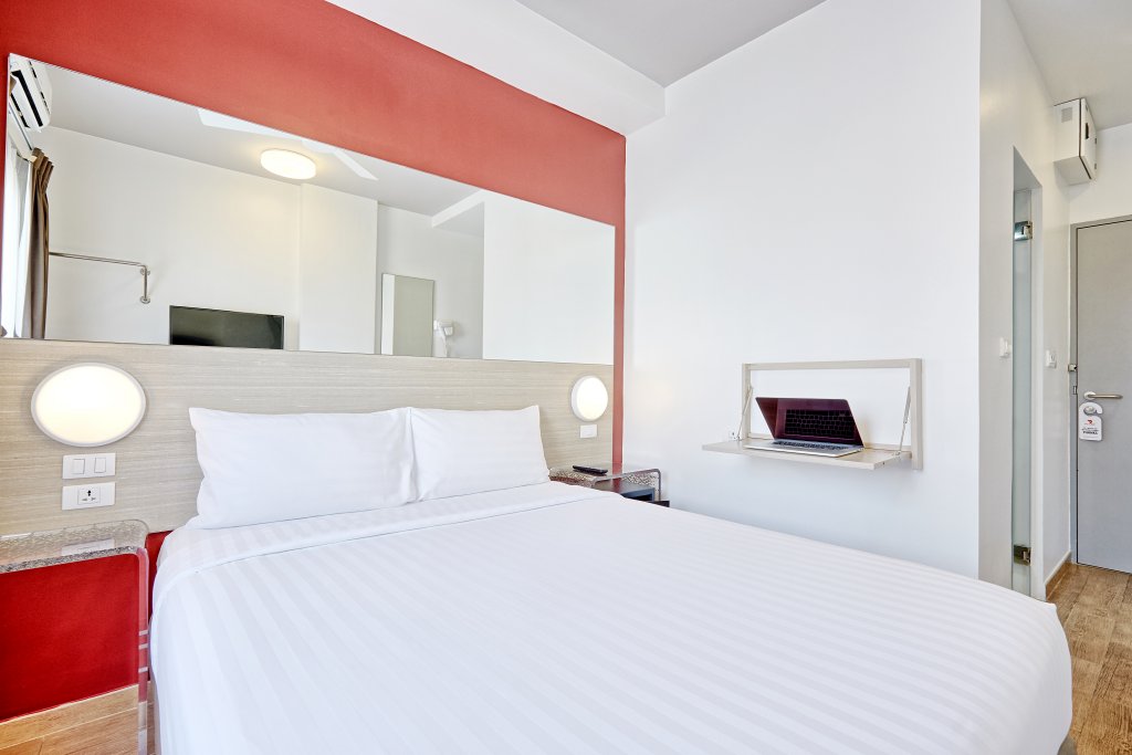 Пхукет: Easy Planet Phuket, Patong