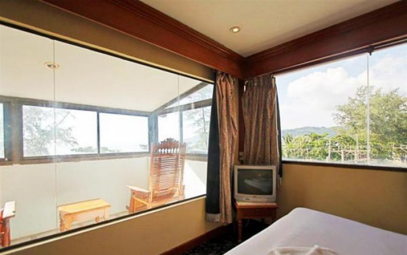 Кату: Lepas Place Hotel