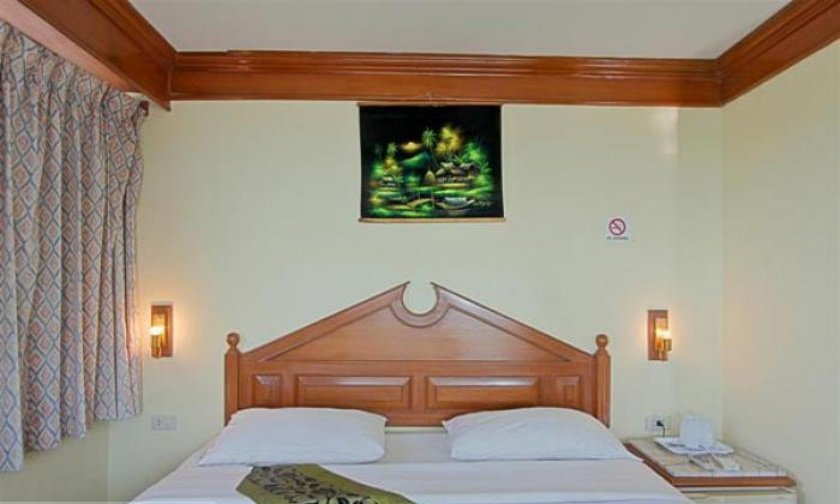 Кату: Lepas Place Hotel