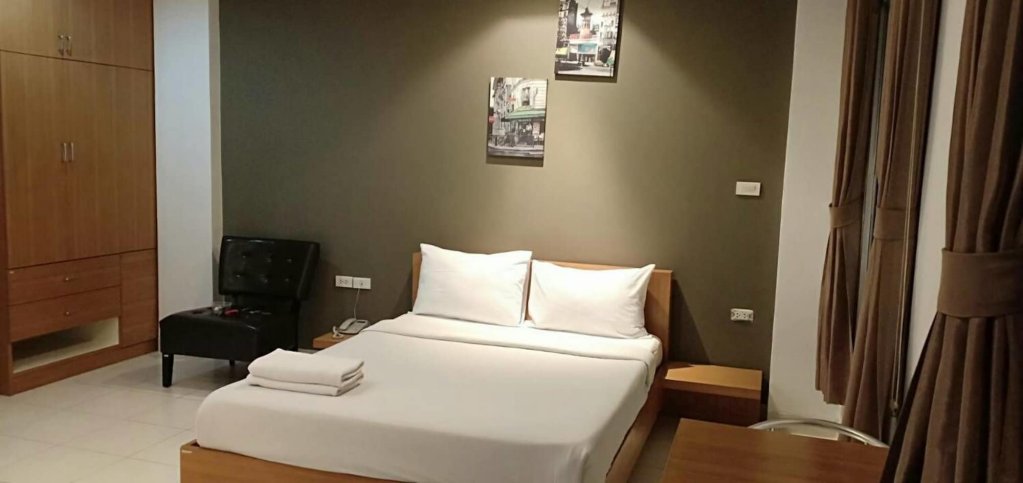 Бангкок: Sena house Paholyothin30