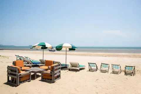 Dolphin Bay Beach Resort — фото 1