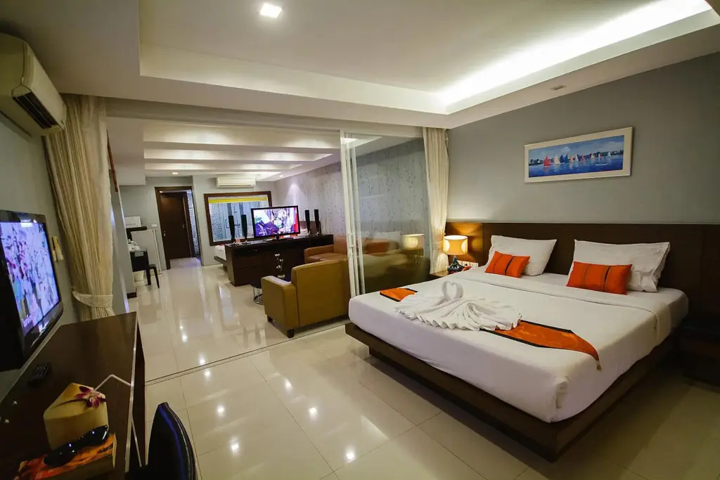 Кату: Platinum Hotel