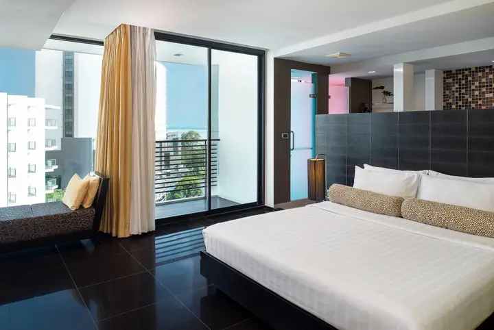 Паттайя: Отель Tsix5 Hotel
