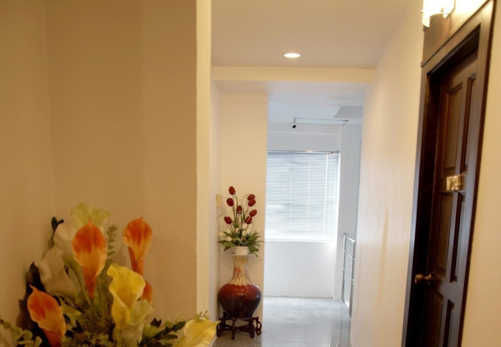 Муанг: Washington Residence