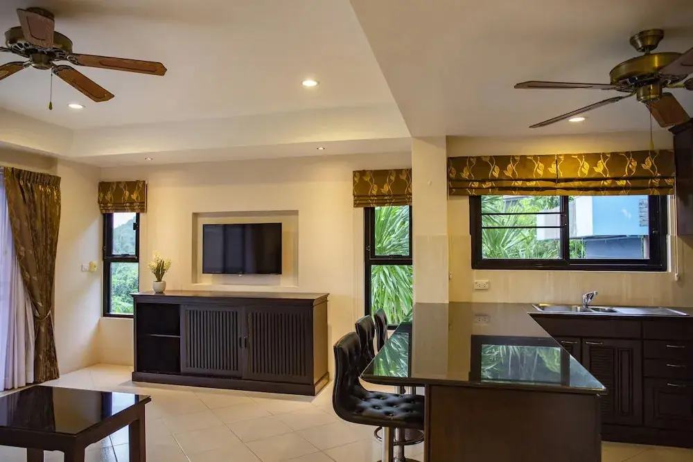 Кату: Baan Chom View Kamala