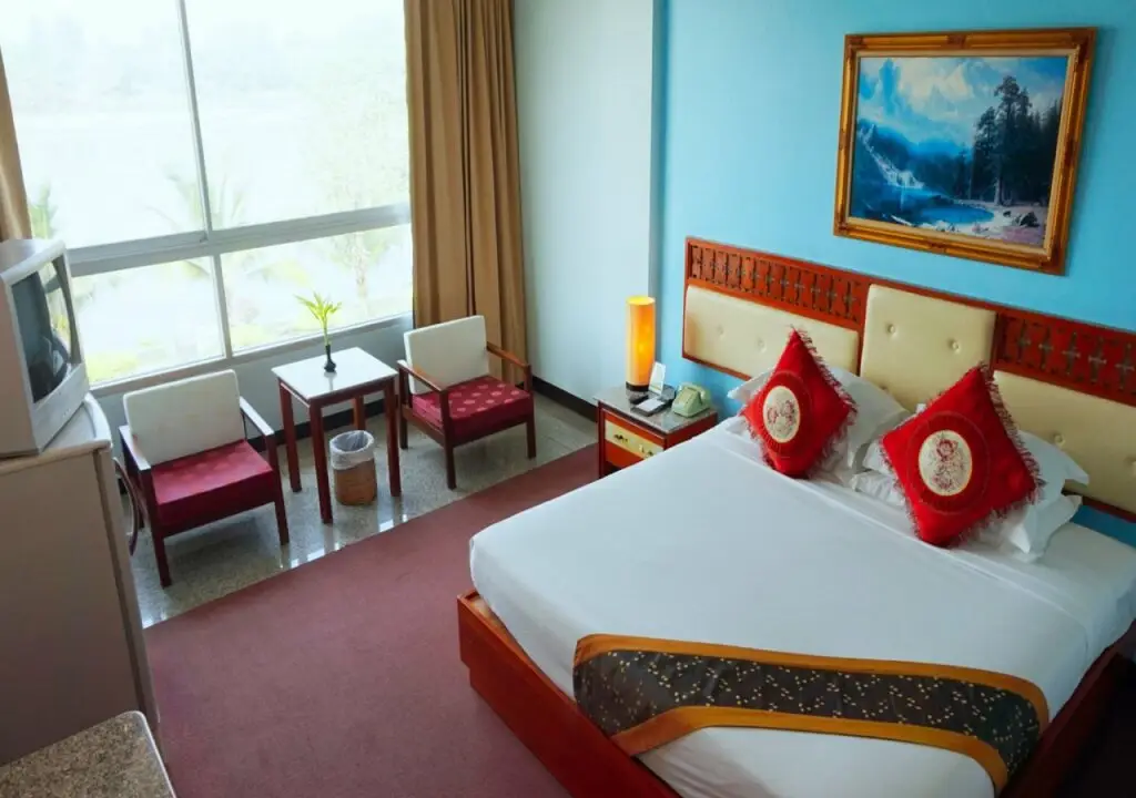 Так: The Viangtak Riverside Hotel