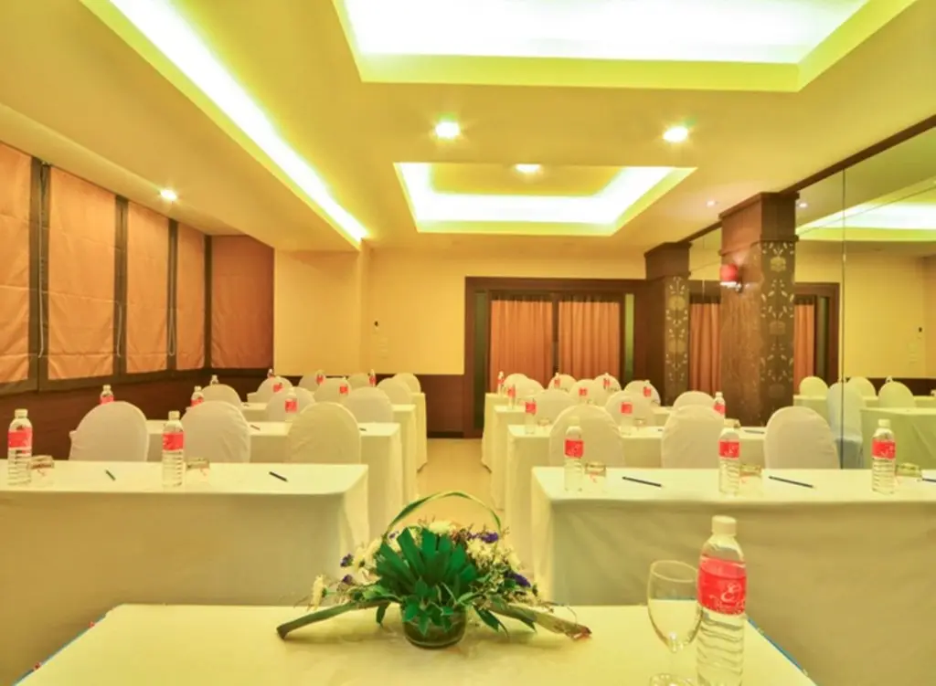 Паттайя: Eastiny Place Hotel