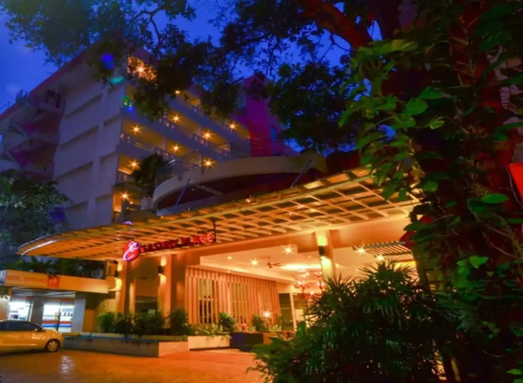 Eastiny Place Hotel — фото 1