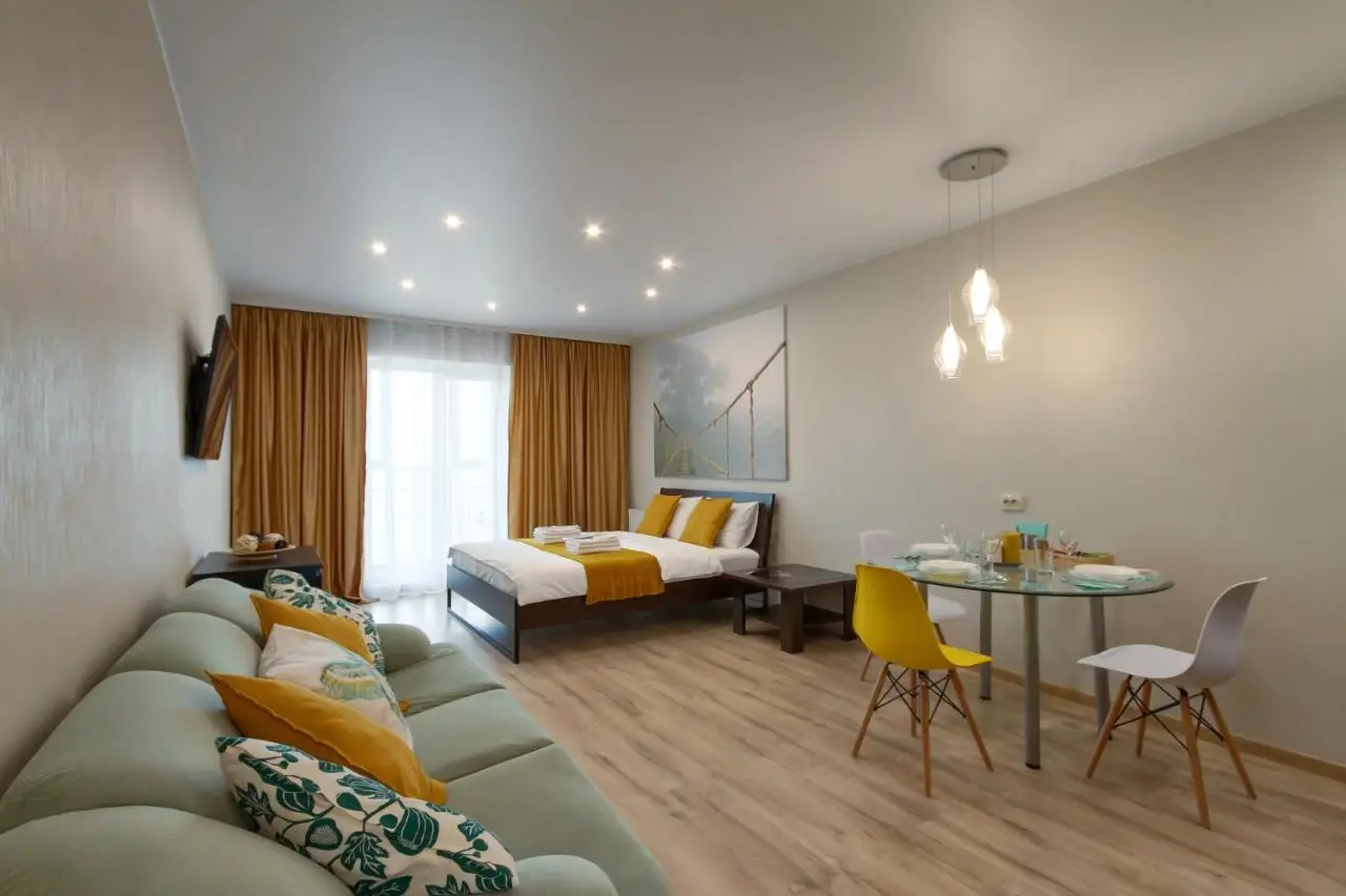 Новосибирск: One Bedroom Apartments Buisness - Современная квартира студия Бизнес класс, 4 спальных места, RentHouse