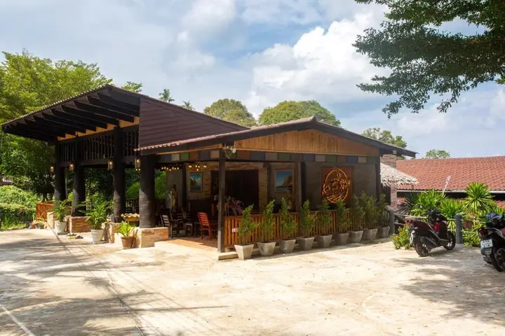 Остров Тау: Taatoh Resort & Freedom Beach Resort