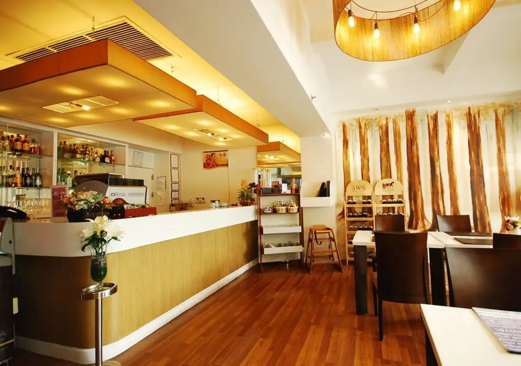 Бангкок: The Embassy Sathorn