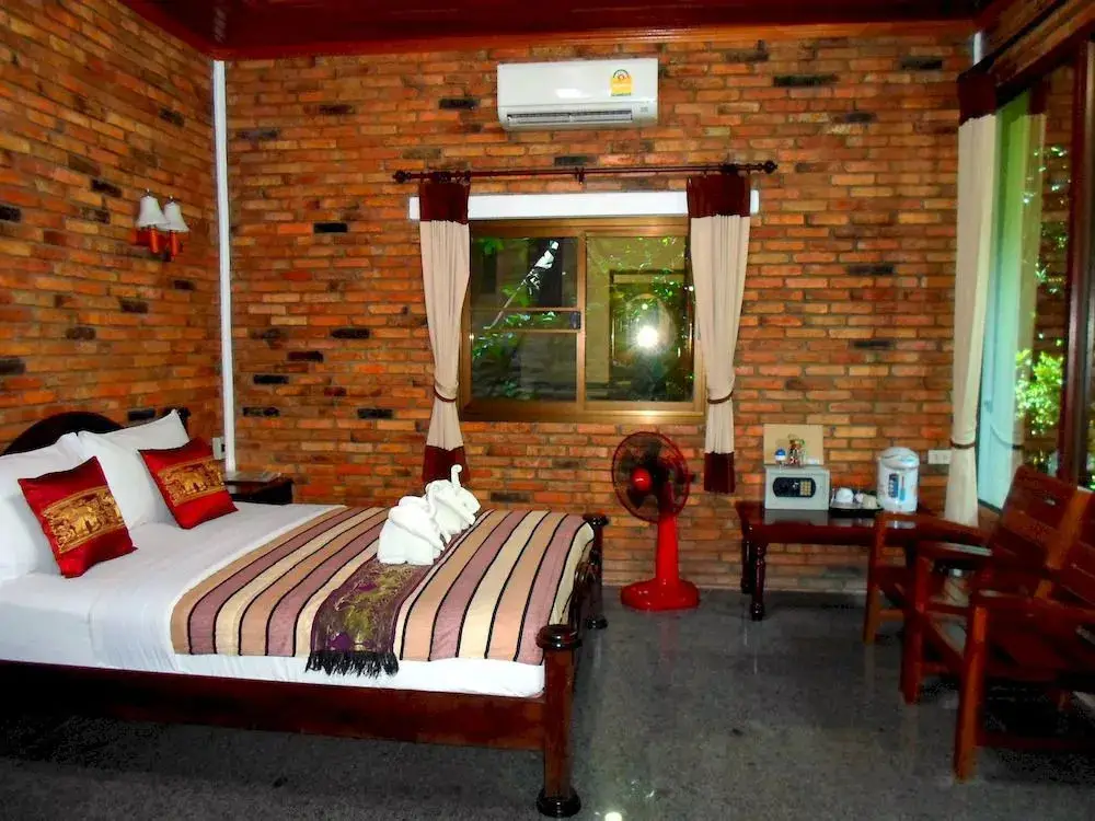 Фаном: Hotel Khao Sok