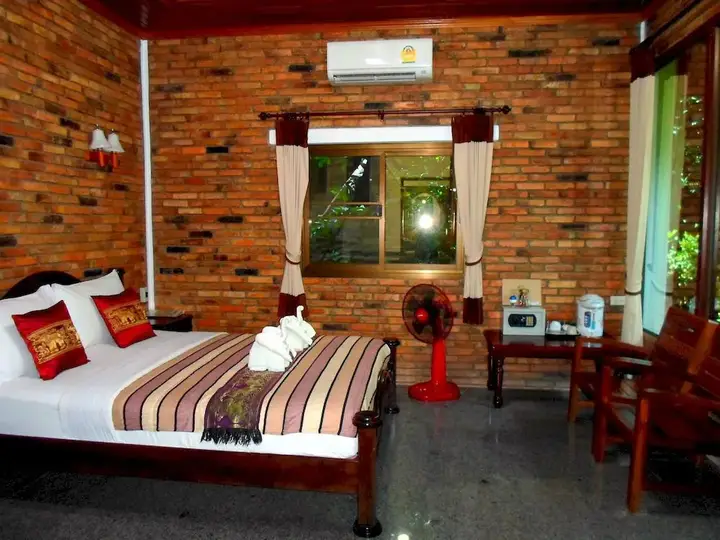 Фаном: Hotel Khao Sok