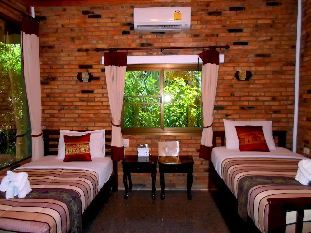 Фаном: Hotel Khao Sok