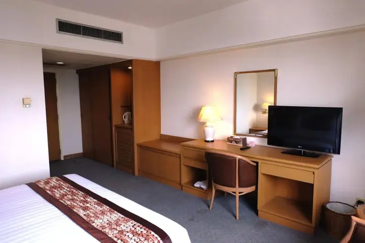 Бангкок: The Dynasty Hotel