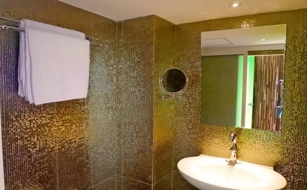 Бангкок: The Montana Lodge-Sathorn