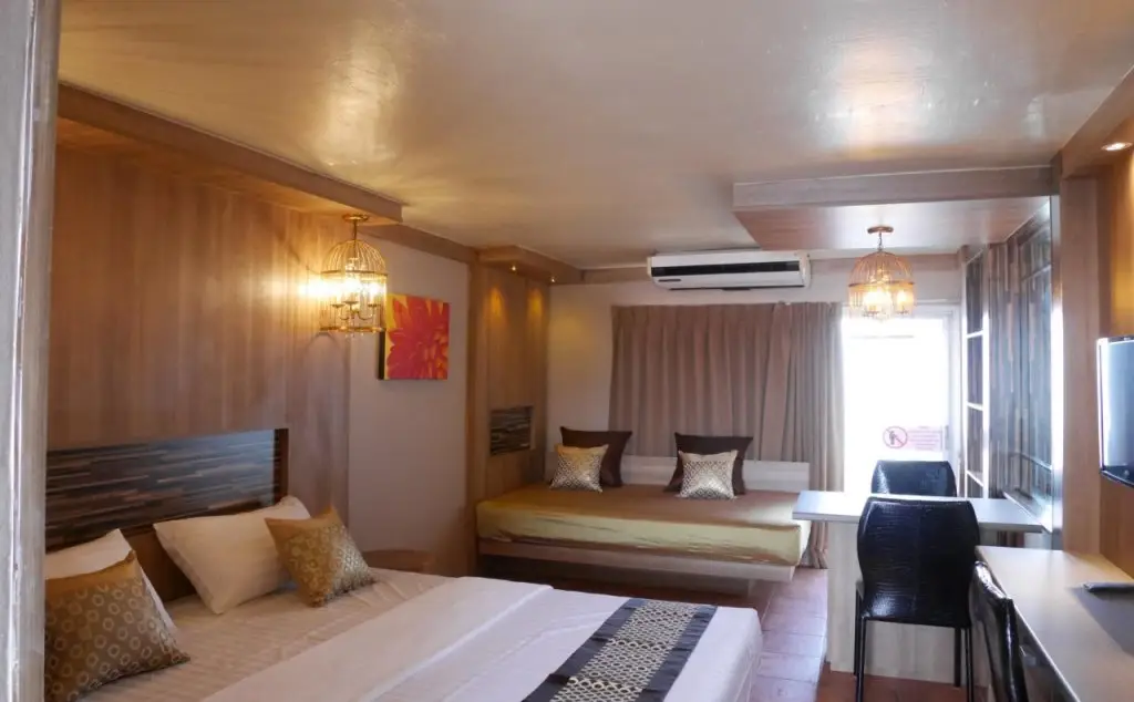 Бангкок: The Montana Lodge-Sathorn