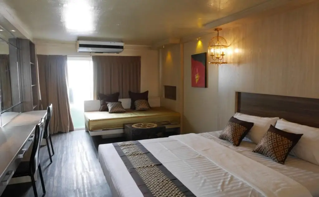 Бангкок: The Montana Lodge-Sathorn