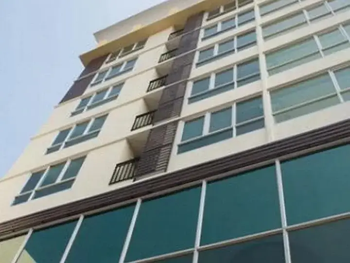 Бангкок: 素坤逸71号极点广场公寓(Zenith Place Condo Sukhumvit 71)